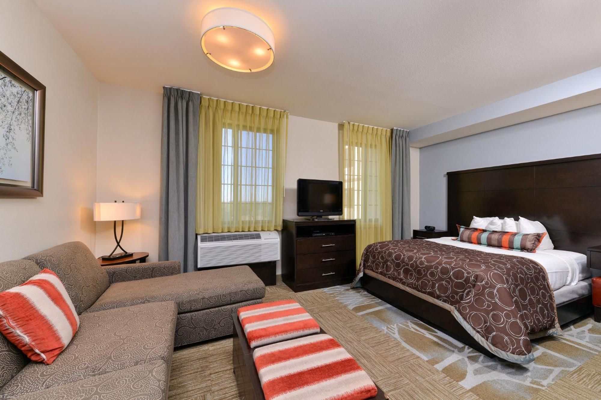 Queen Studio Suite,1275396634:JPEG