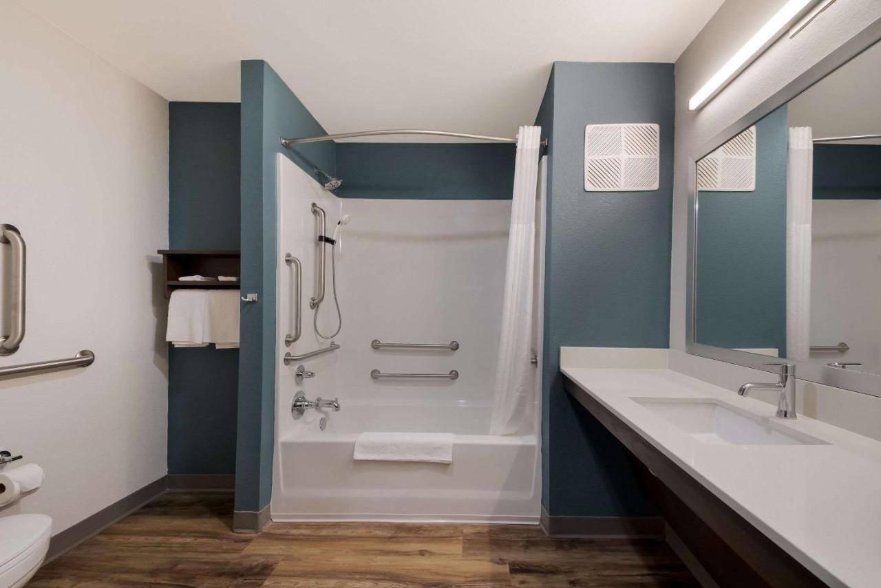 Queen Suite Two Queen Beds Tub Disability Access or Non Smoking