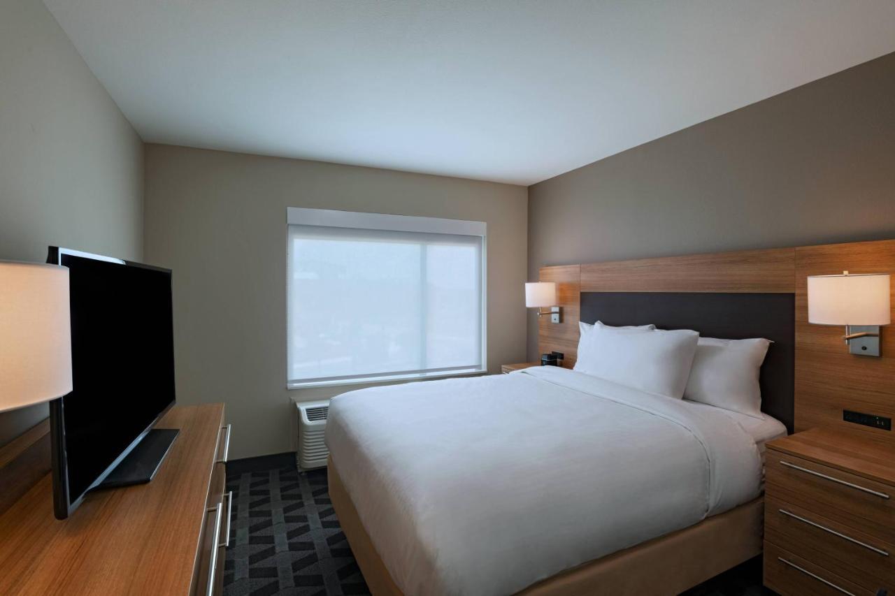 1 Bedroom Suite 1 Queen
