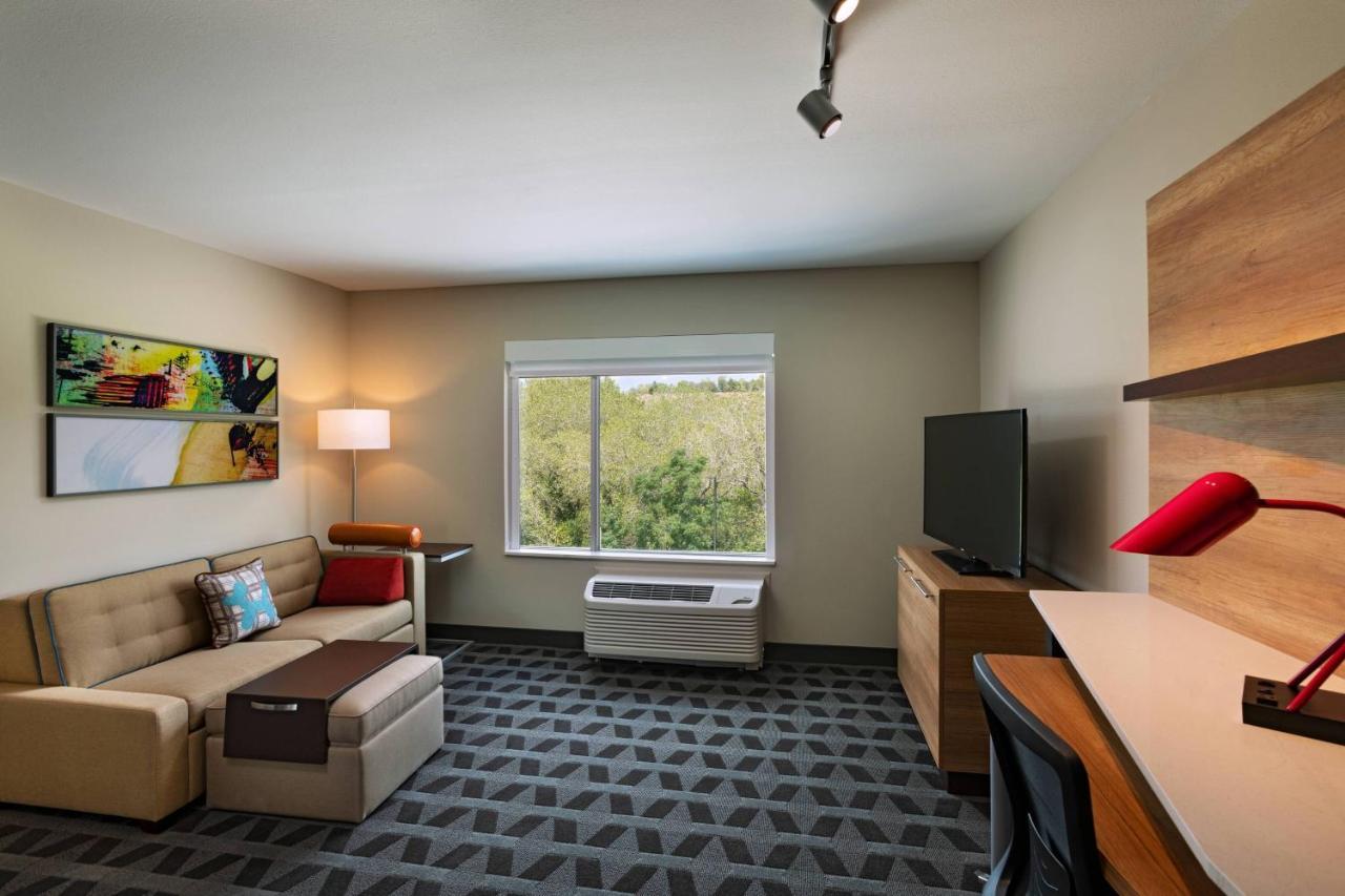 1 Bedroom Suite 1 Queen
