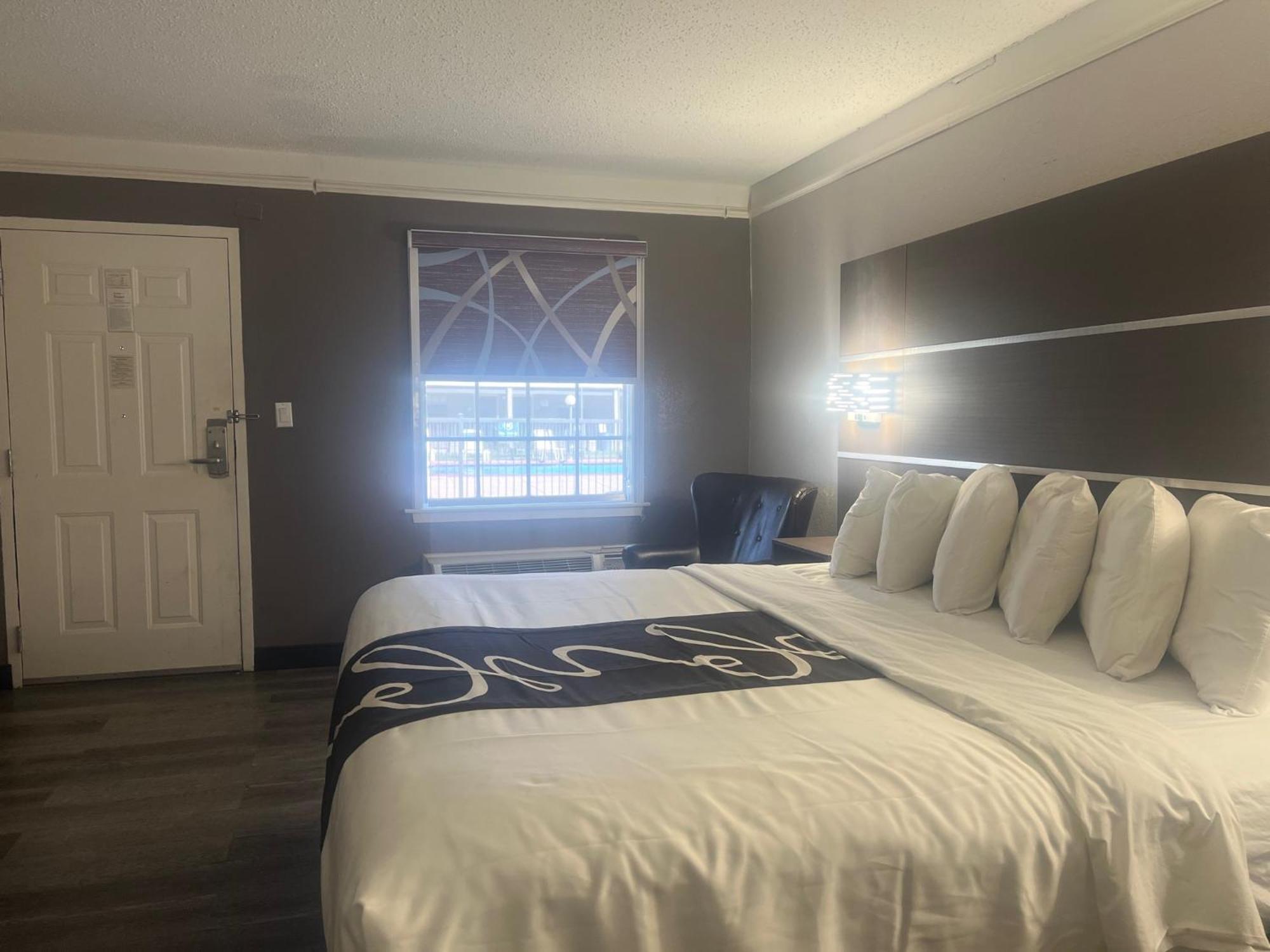 Deluxe King Room Roll Shower View Mobility Accessible or Non-Smoking