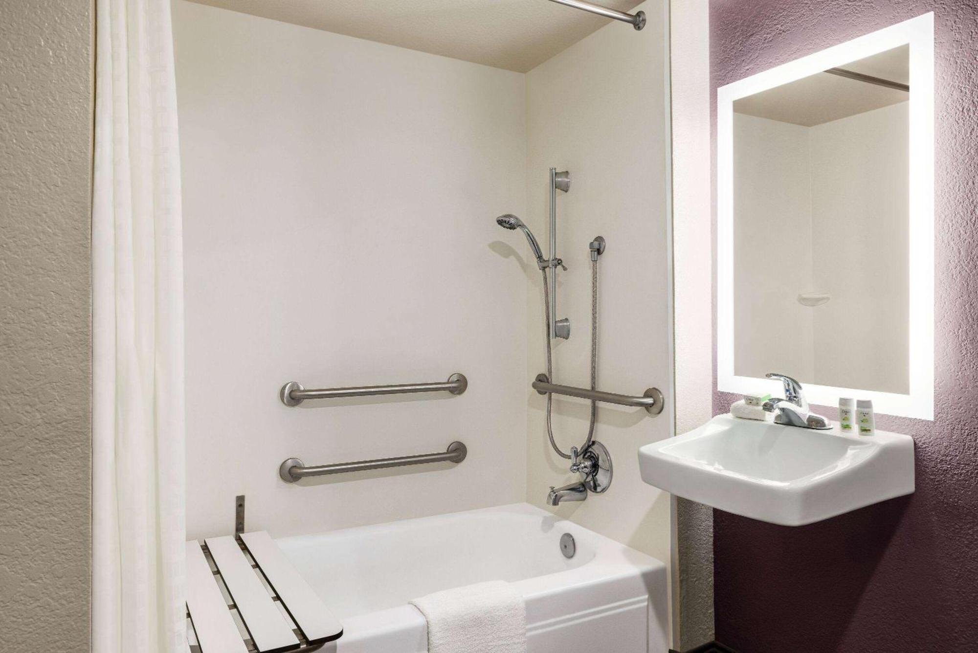 King Room Bath Tub Mobility or Hearing Accessible Non-Smoking,1498832527:JPEG