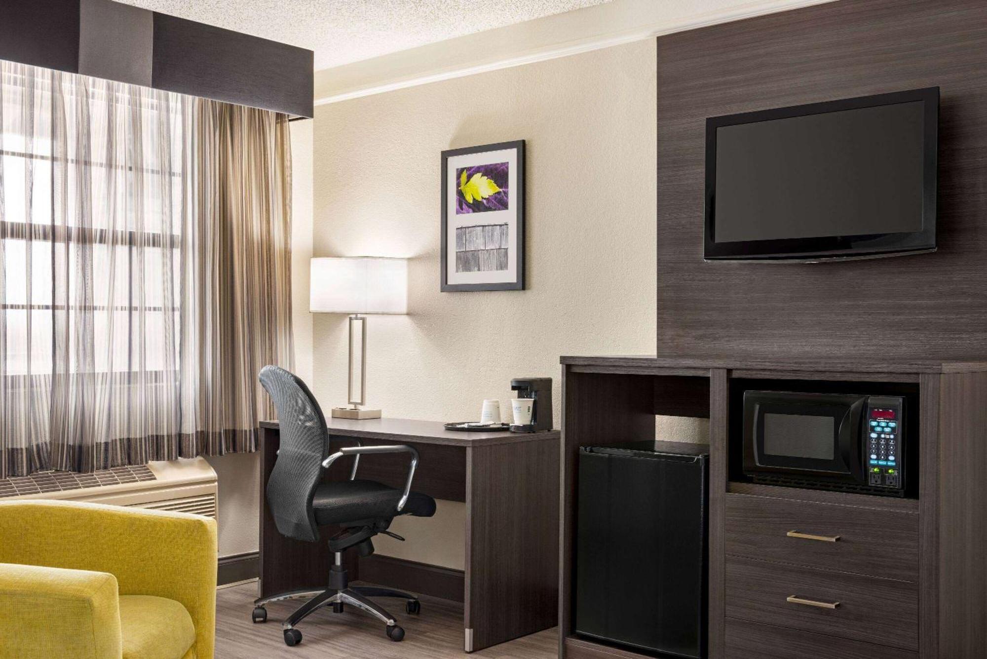 Family Suite One King Two Double Beds