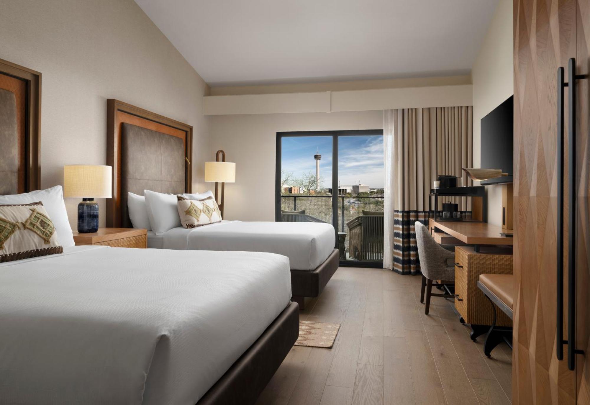 Queen Room Pool View Mobility or Hearing Accessible Roll Shower