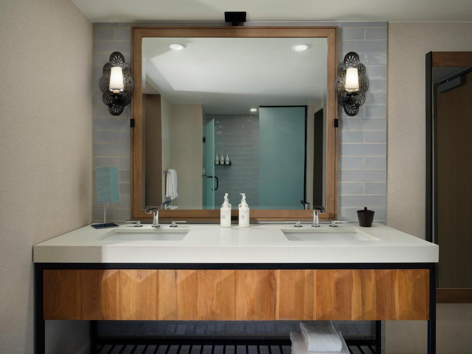 Queen Room Pool View Mobility or Hearing Accessible Roll Shower
