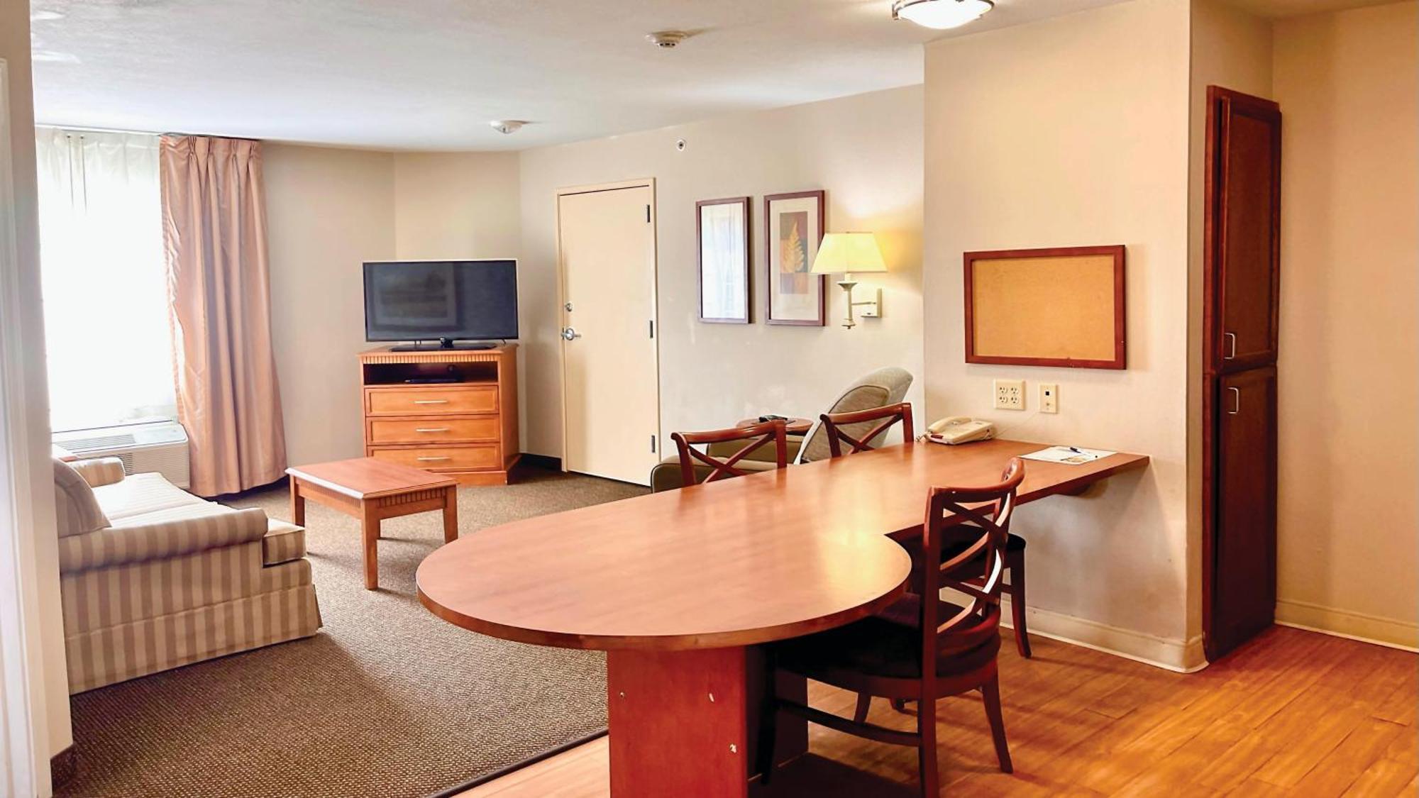 One-Bedroom King Suite,1554922867:JPEG