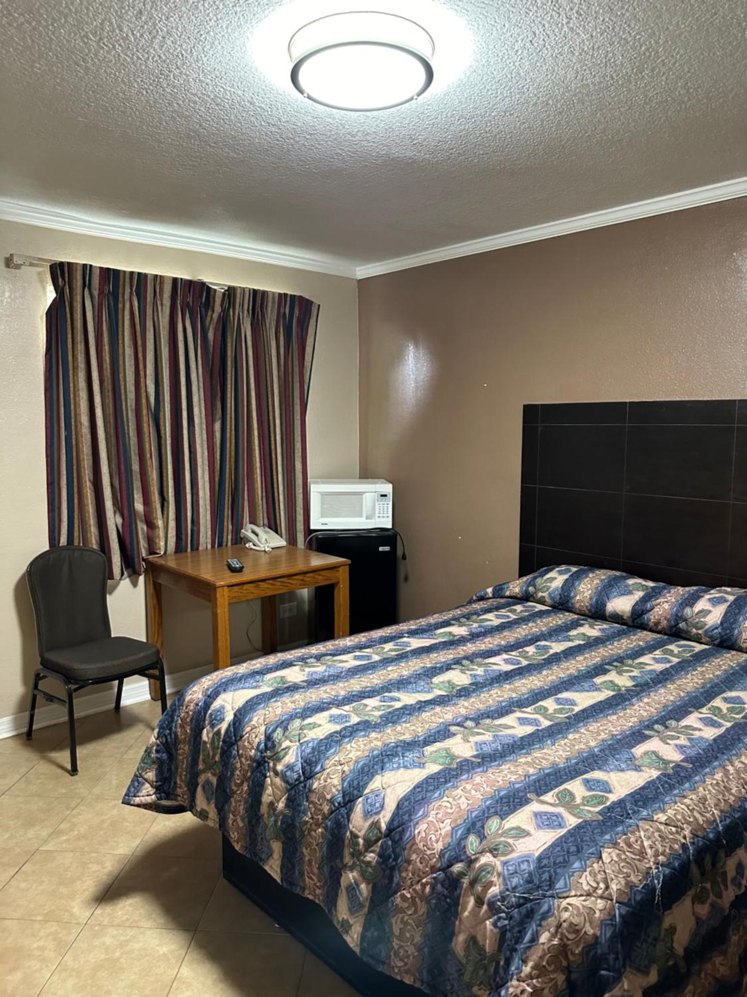 Deluxe Queen Room,1567220291:JPEG