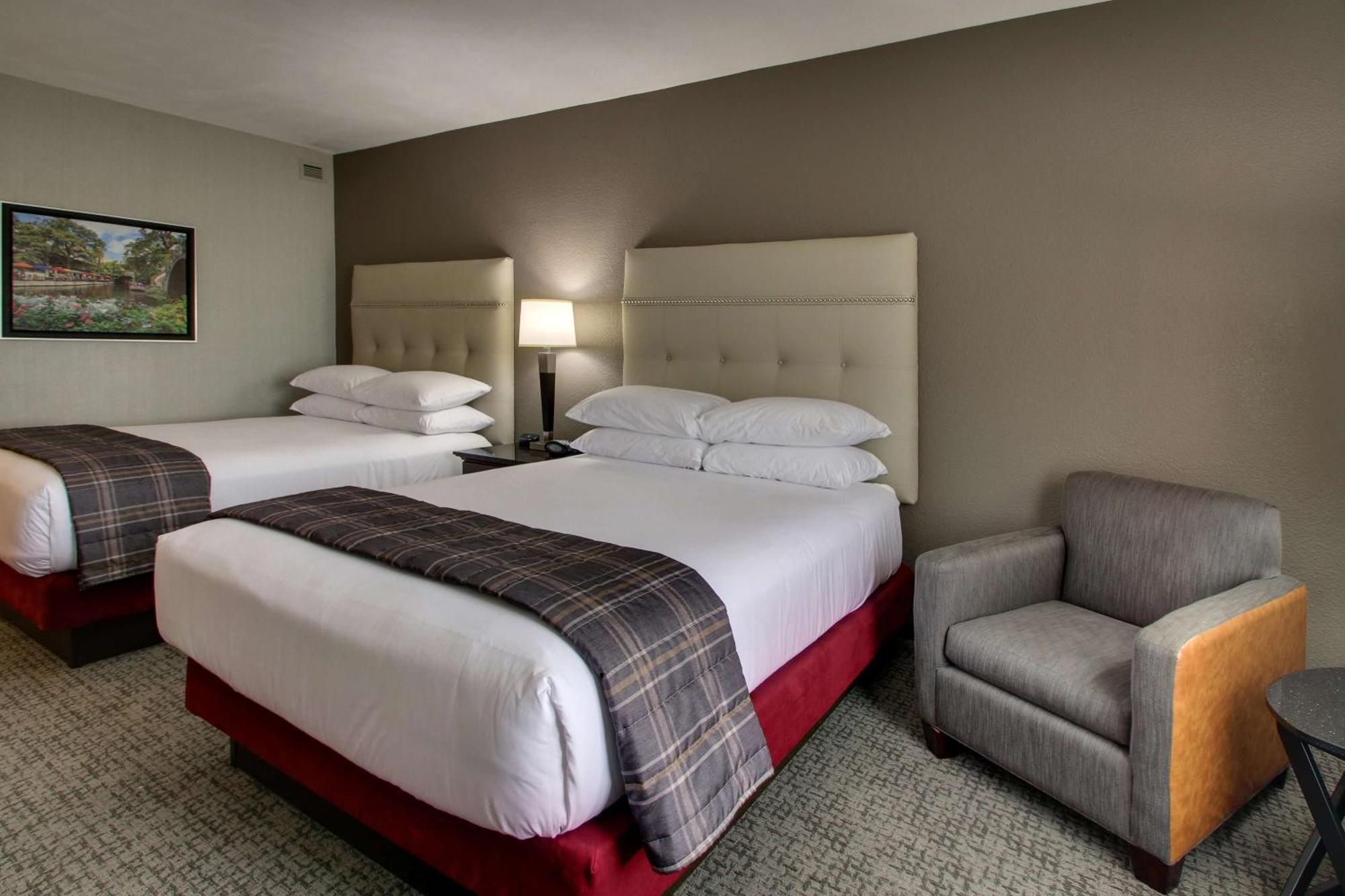 Deluxe Queen Room with Two Queen Beds