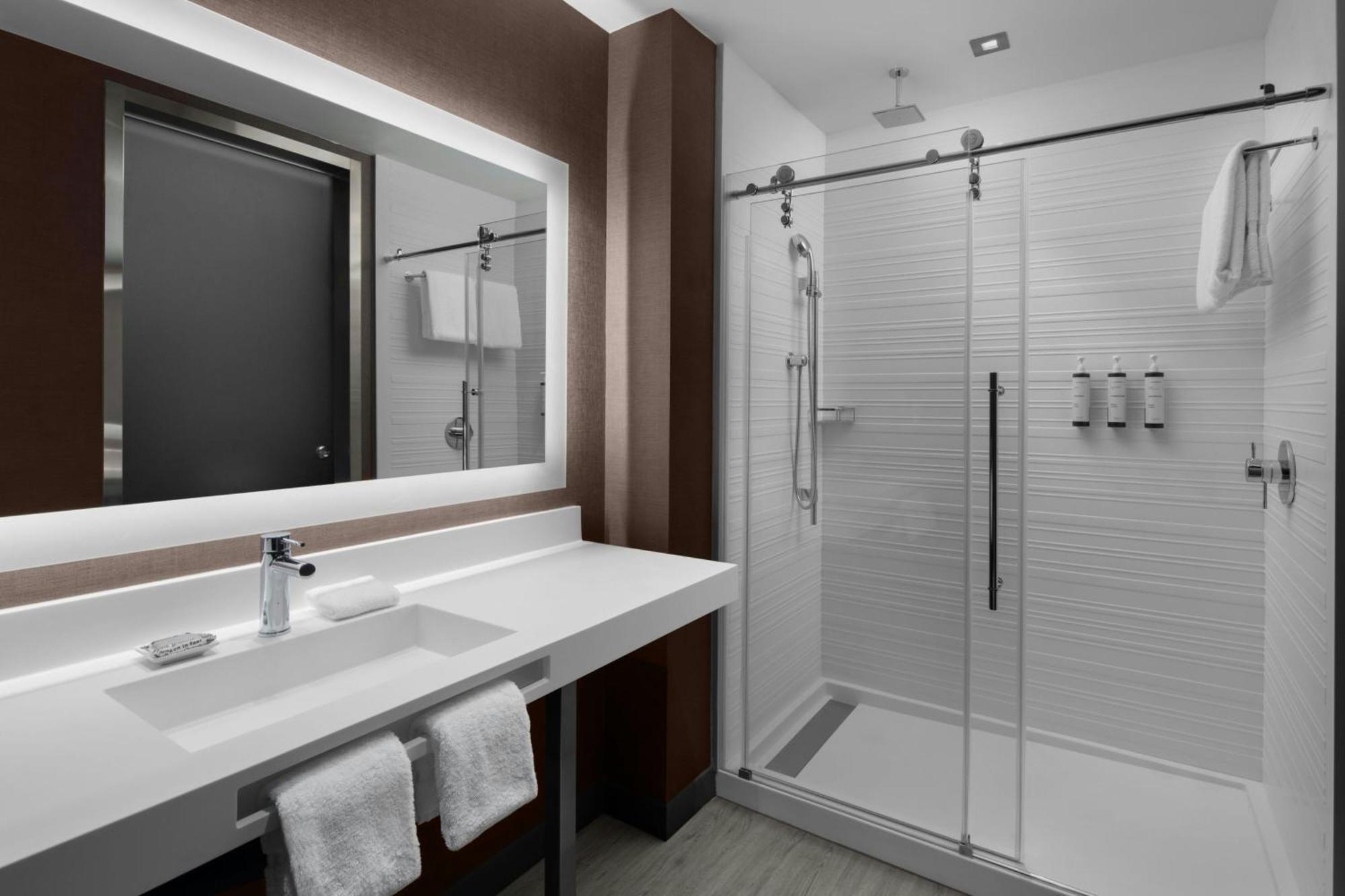 Queen Room Two Queen Beds City View Hearing Accessible