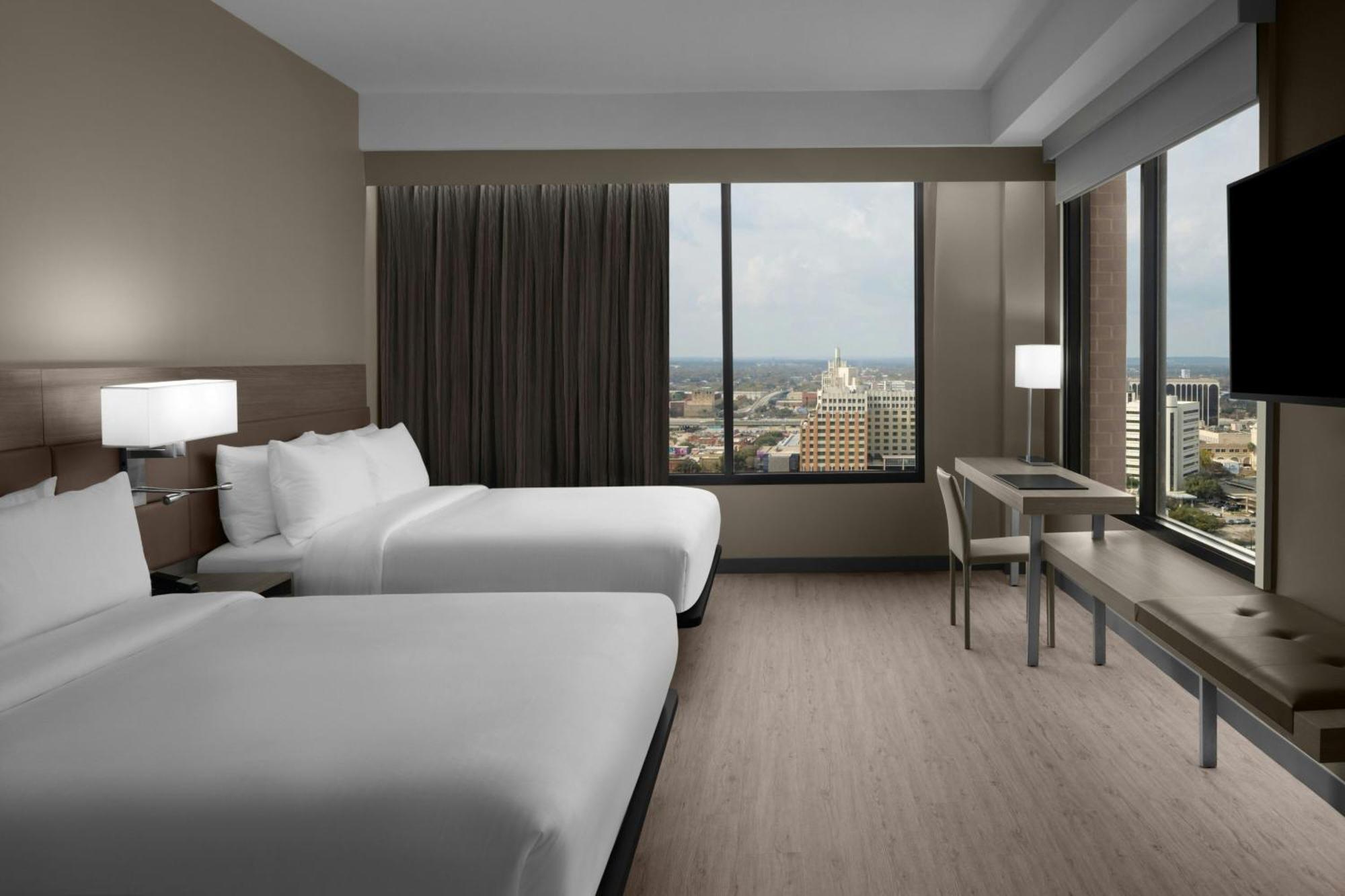 Queen Room Two Queen Beds City View Hearing Accessible