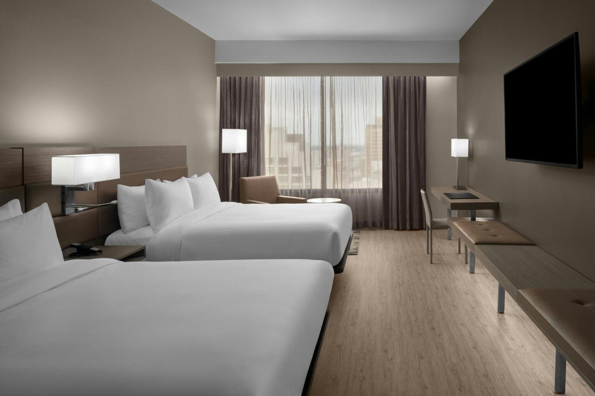 Queen Room Two Queen Beds City View Hearing Accessible