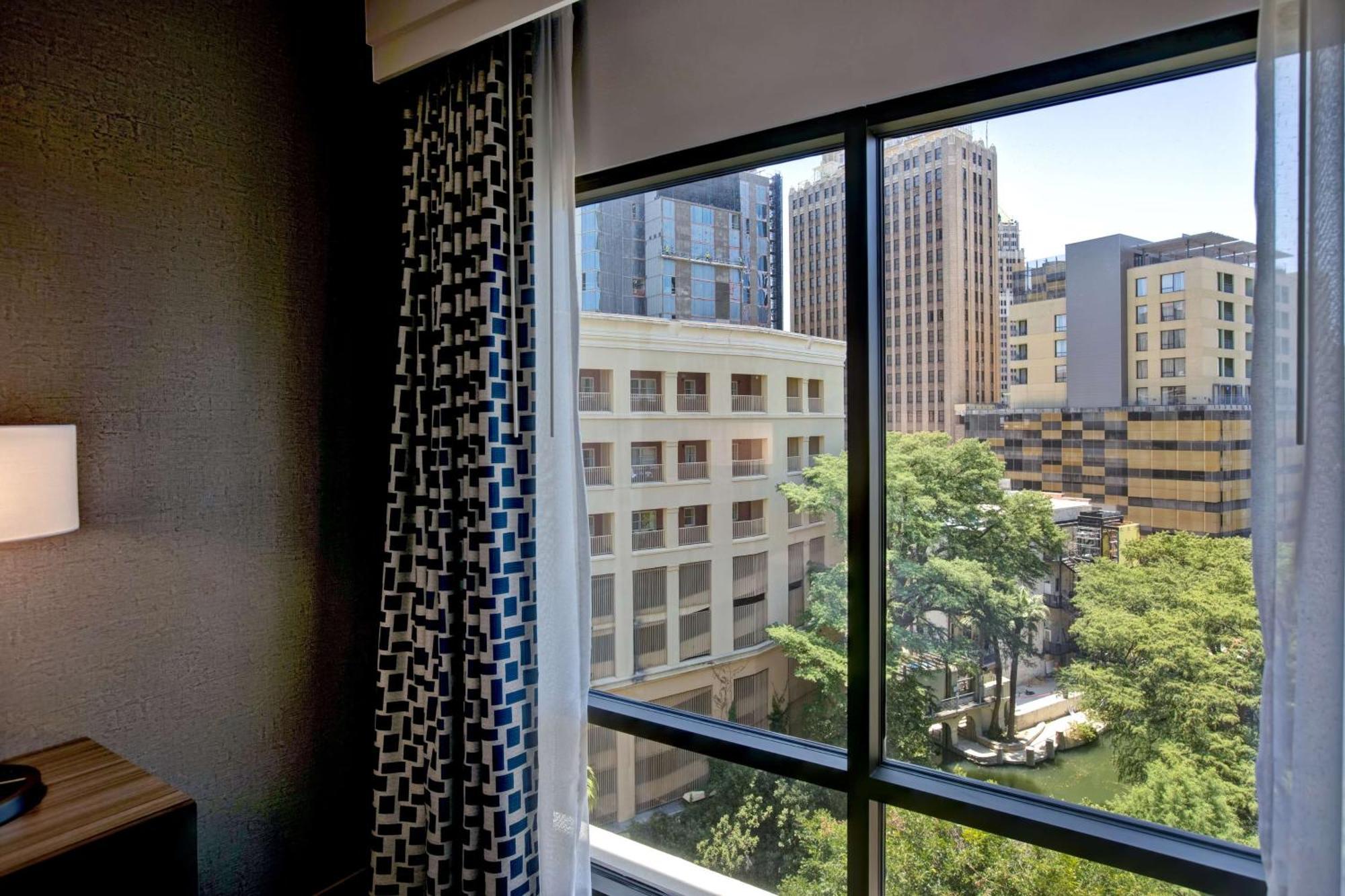 One-Bedroom King Suite Non-Smoking