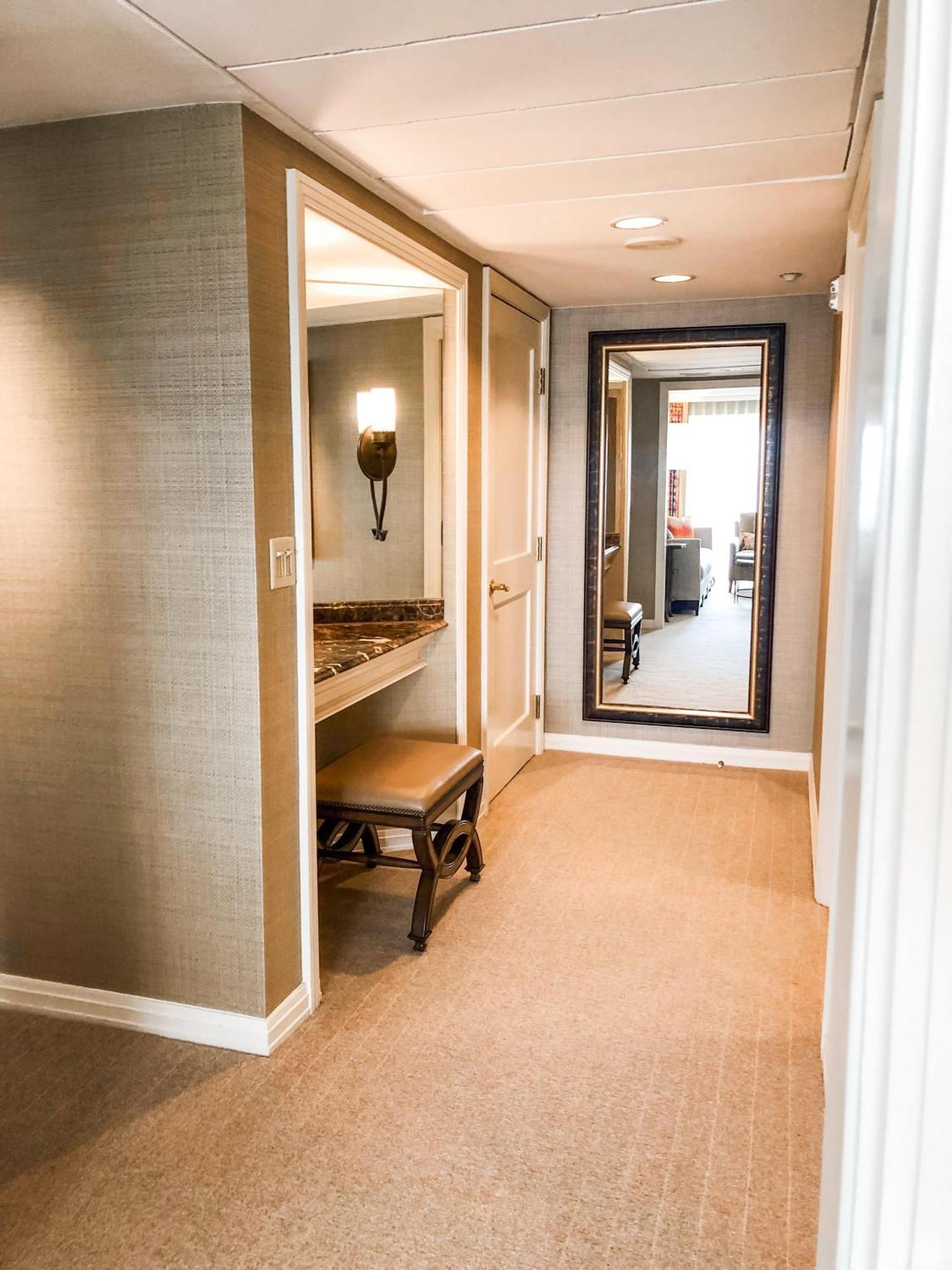 Luxury Suite 1 Bedroom Suite 1 King Sofa bed Balcony