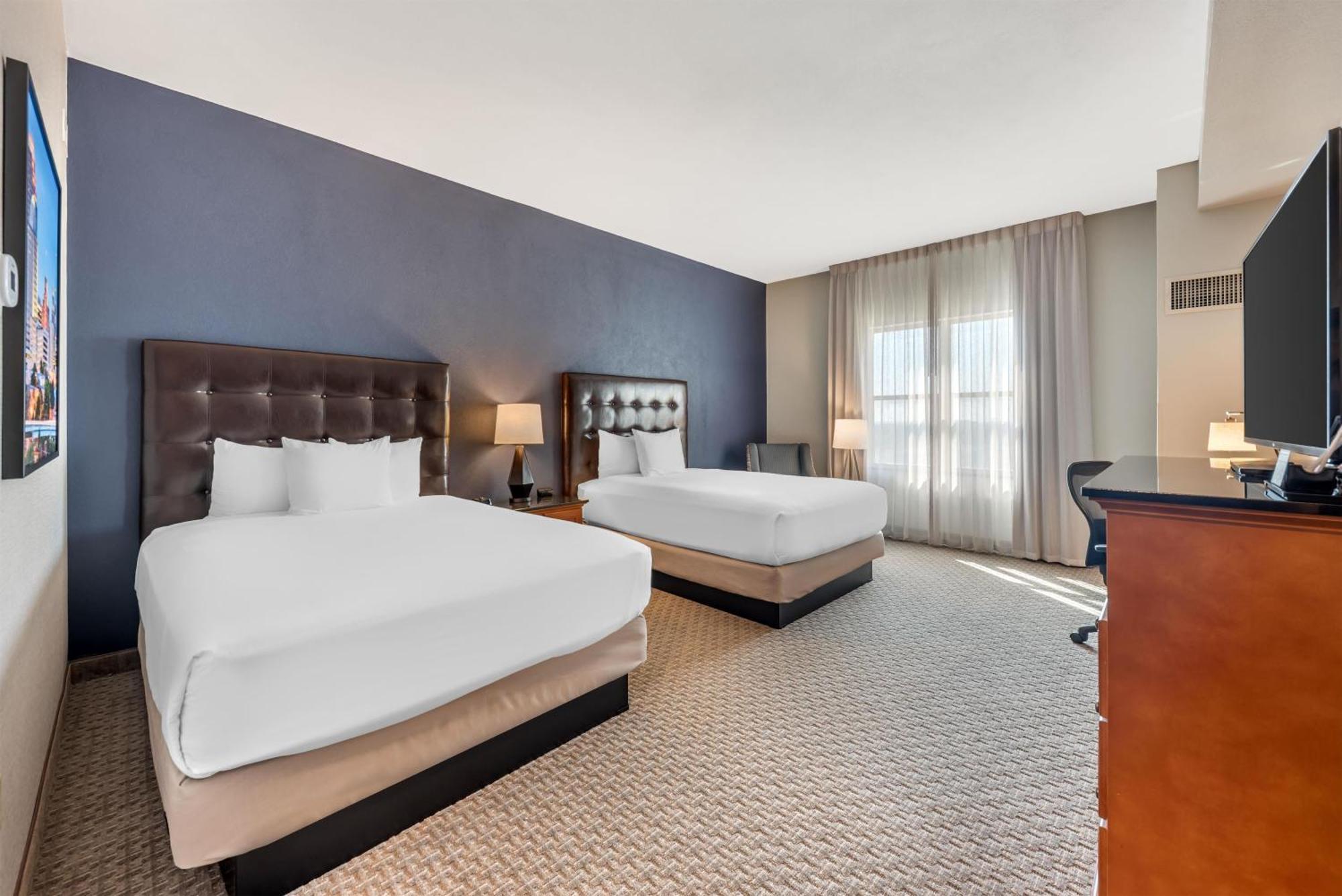 Deluxe Queen Room Two Queen Beds – High Floor