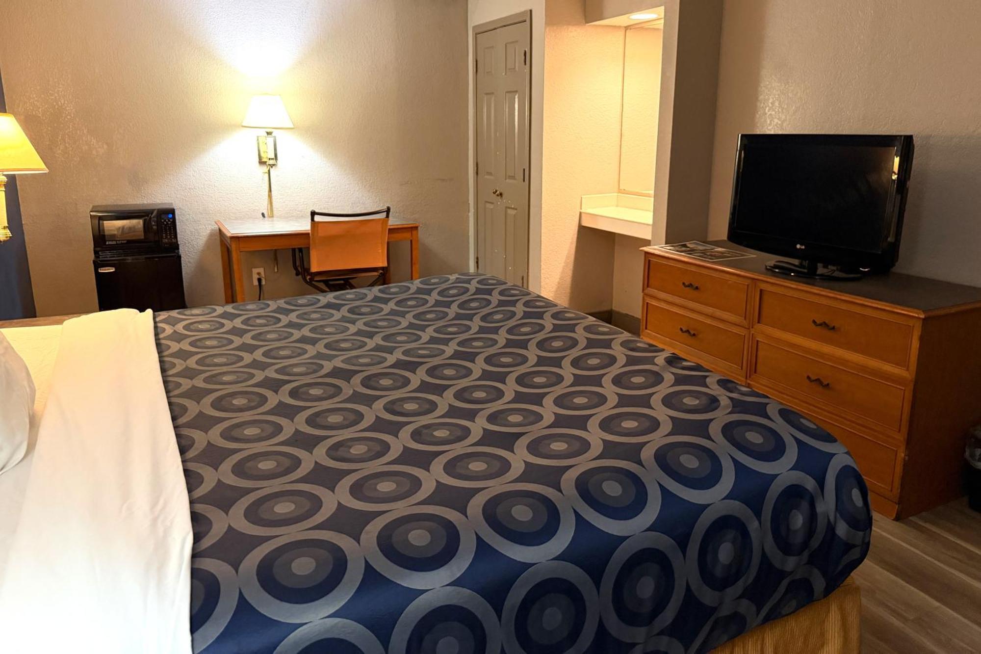 King Bed Accessible Non-Smoking