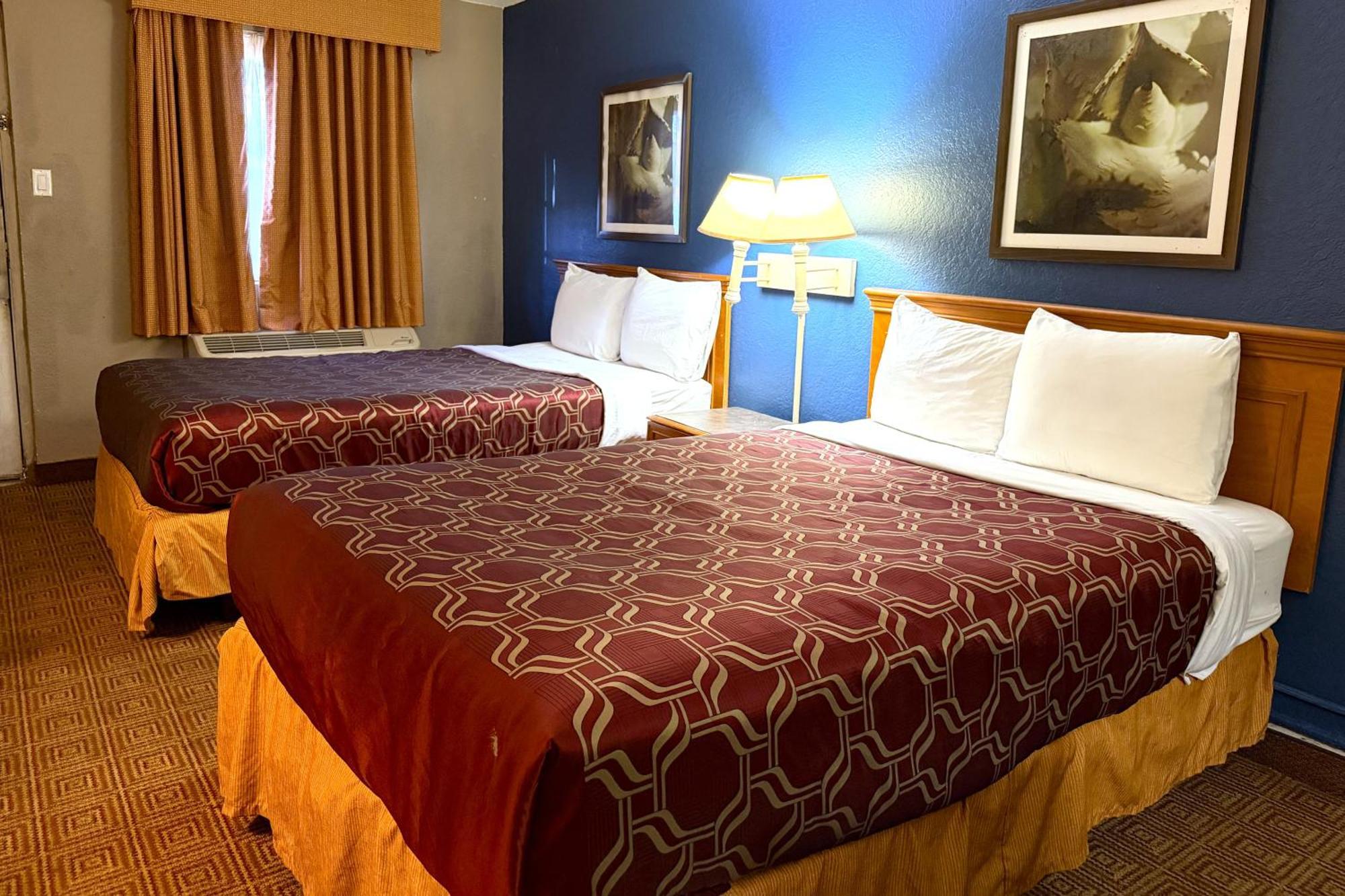 2 Full Beds Non-Smoking