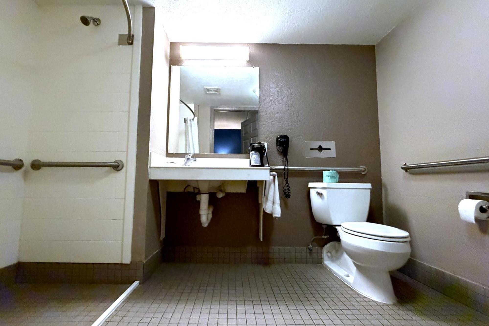 2 Full Beds Accessible Non Smoking
