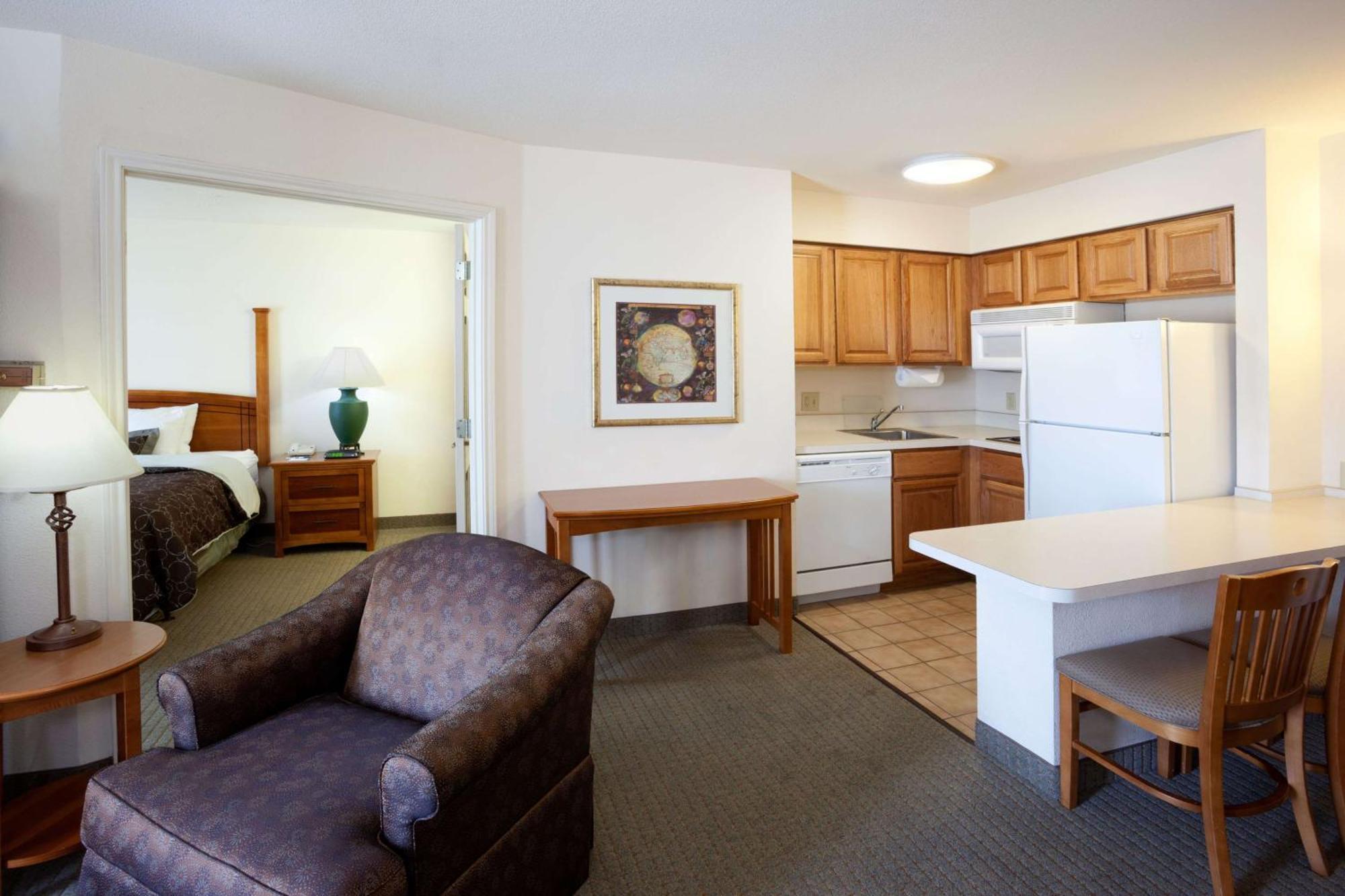 One-Bedroom Queen Suite Bathtub Mobility Accessible