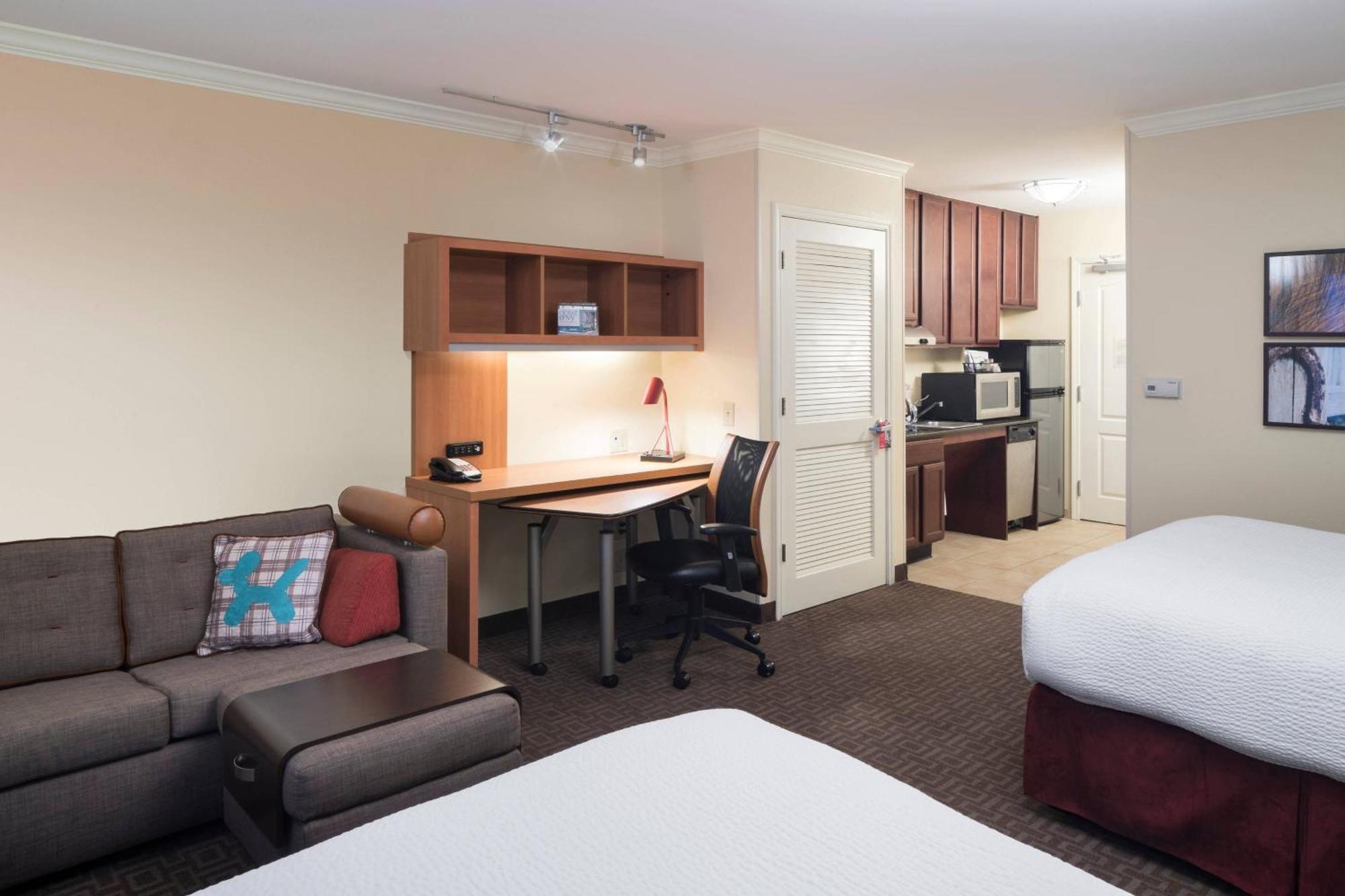 Studio Two Double Beds