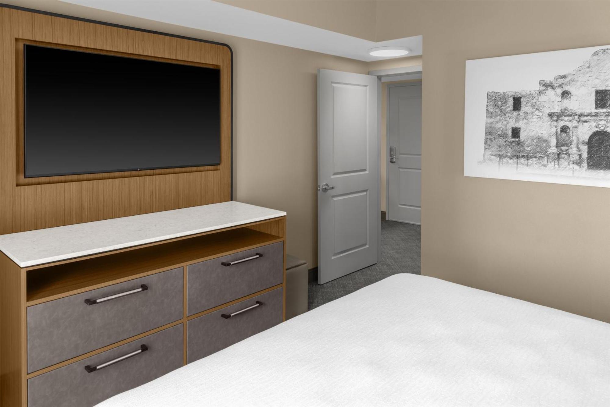 King Suite Tub Mobility or Hearing Accessible or Non-Smoking,1765848915:JPEG