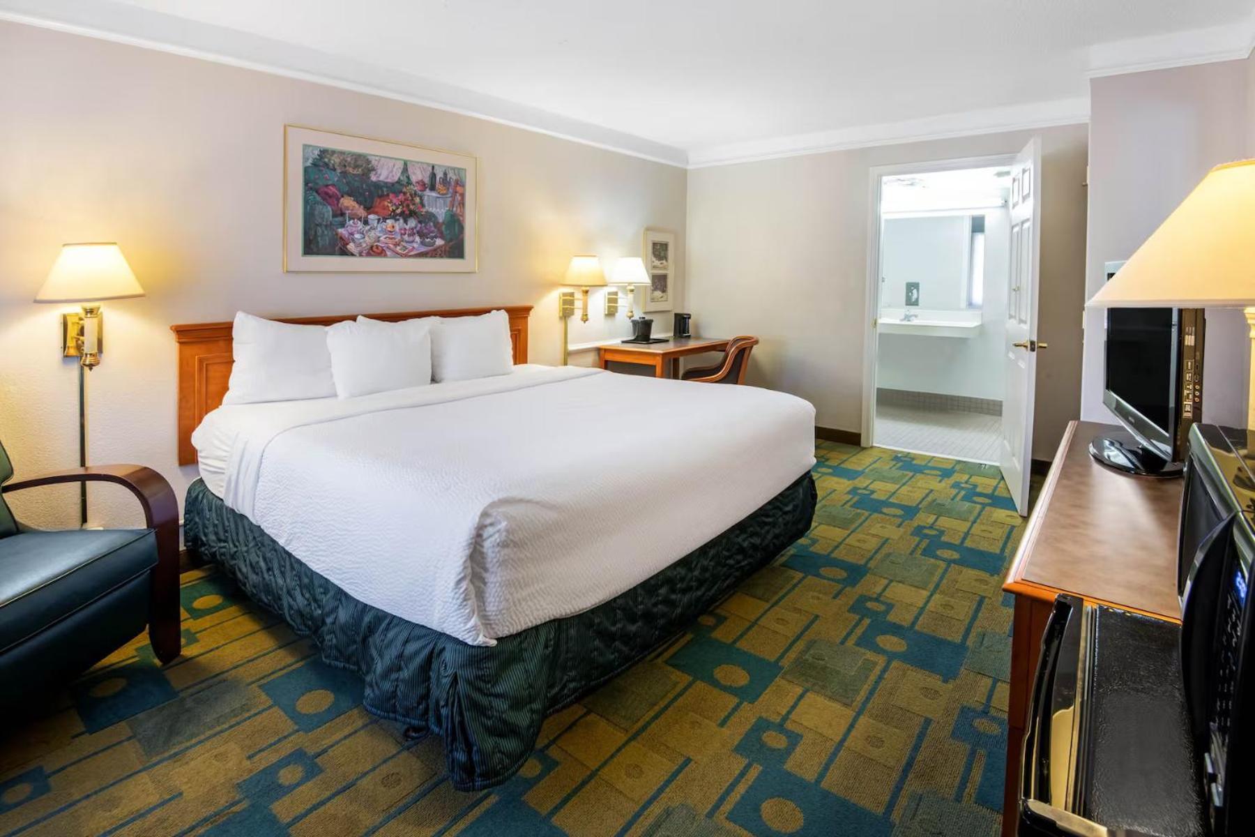 Deluxe Family Suite Two Double Beds Non-Smoking