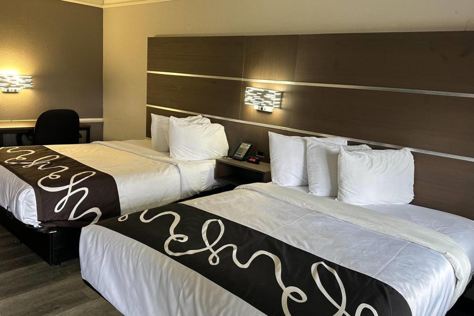 Deluxe Family Suite Two Double Beds Non-Smoking