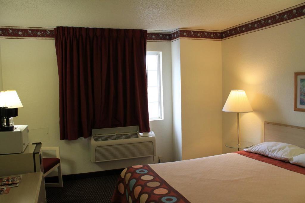 King Room - Non-Smoking