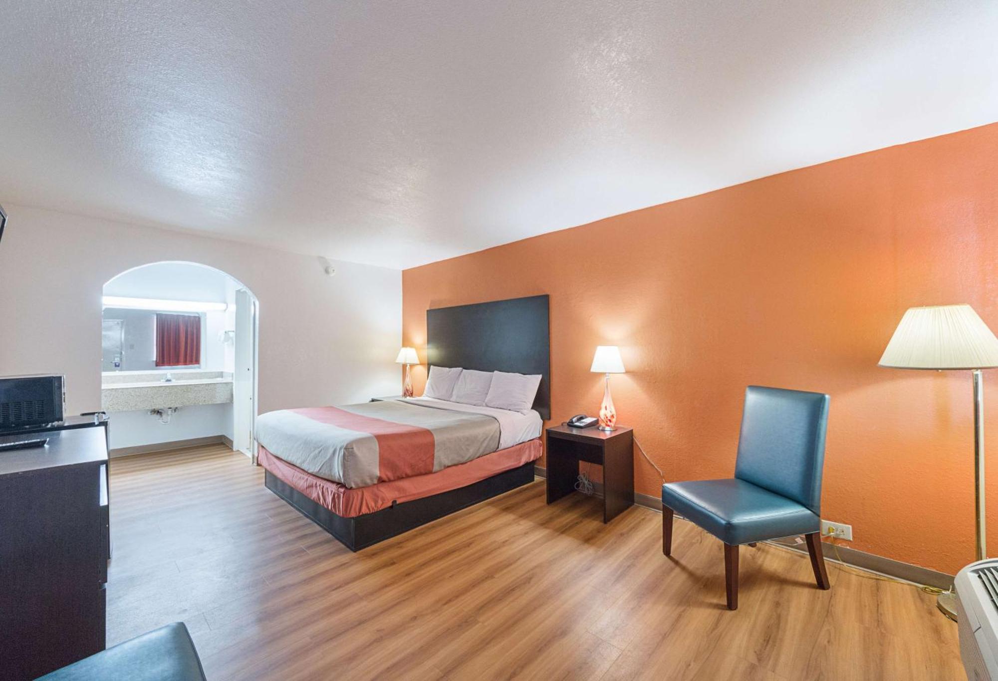King Room - Disability Access - Non-Smoking