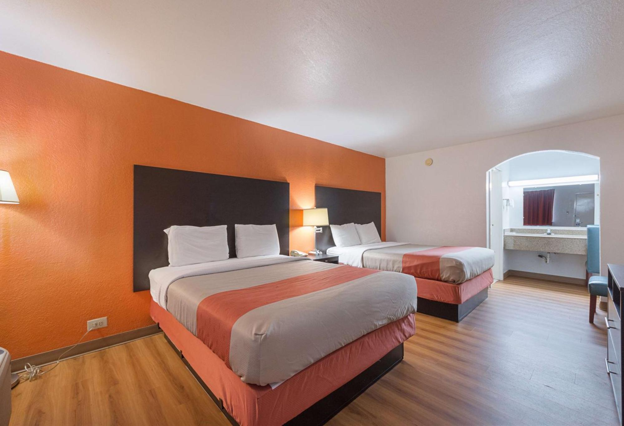 Queen Room Two Queen Beds Non-Smoking