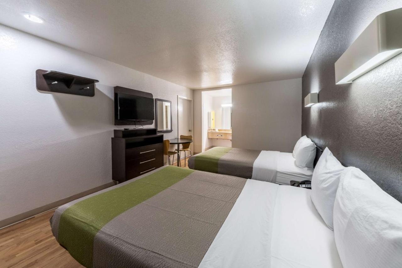Deluxe Quadruple Room Non-Smoking