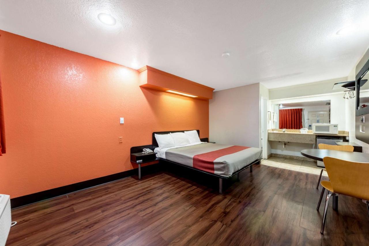 King Room Non-Smoking