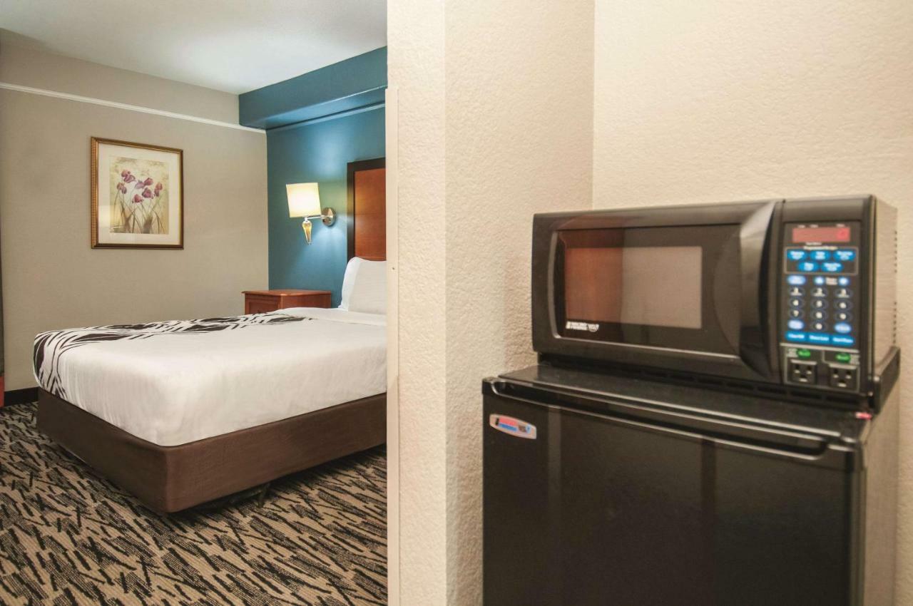 1 Double Bed, Mobility/Hearing Accessible Room, Roll-In Shower, Non-Smoking