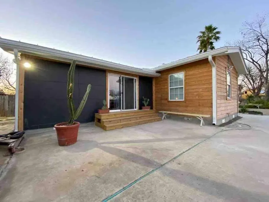 3Br Xl Bath 5 Min To Downtown Large Gated Parking-1