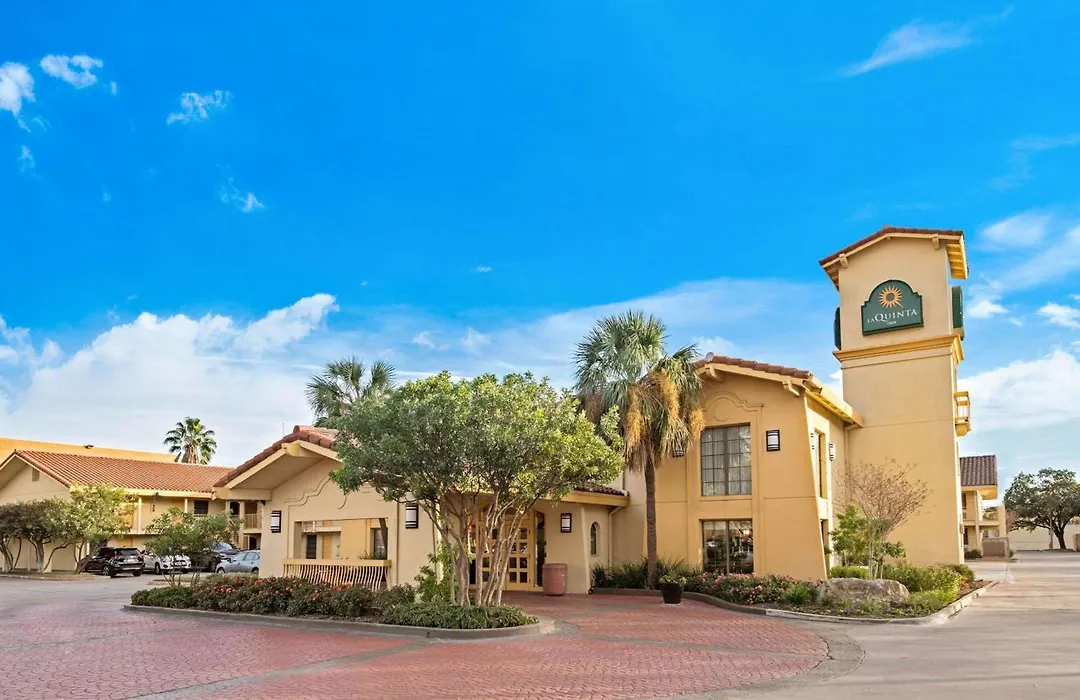 La Quinta Inn By Wyndham San Antonio Market Square-1