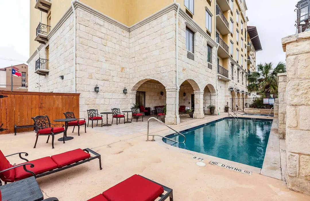 Comfort Suites Alamo-River Walk-1