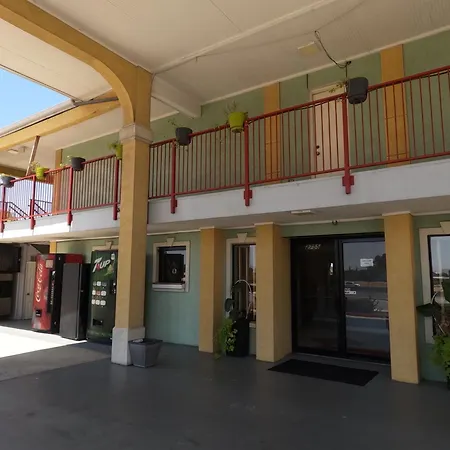Econo Lodge Inn & Suites San Antonio Near Frost Bank Center-2