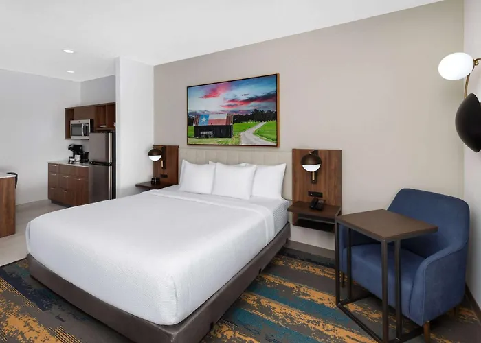 La Quinta Inn & Suites By Wyndham San Antonio At The Rim