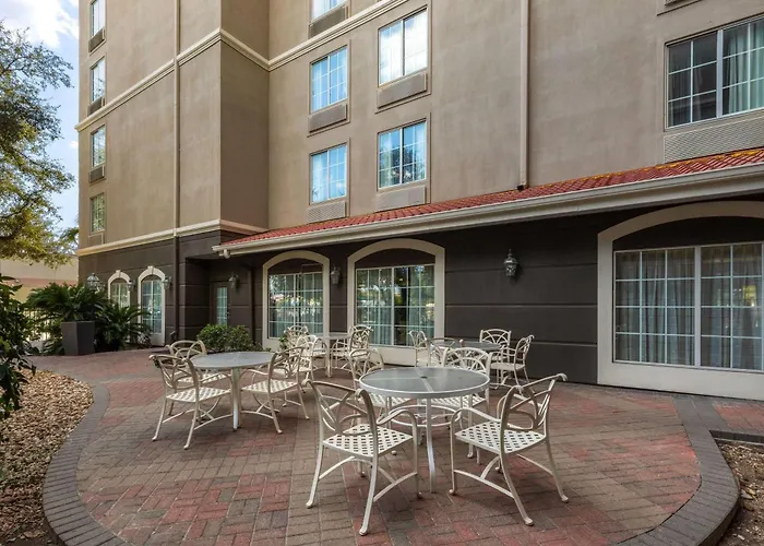 La Quinta By Wyndham San Antonio Airport Hotel